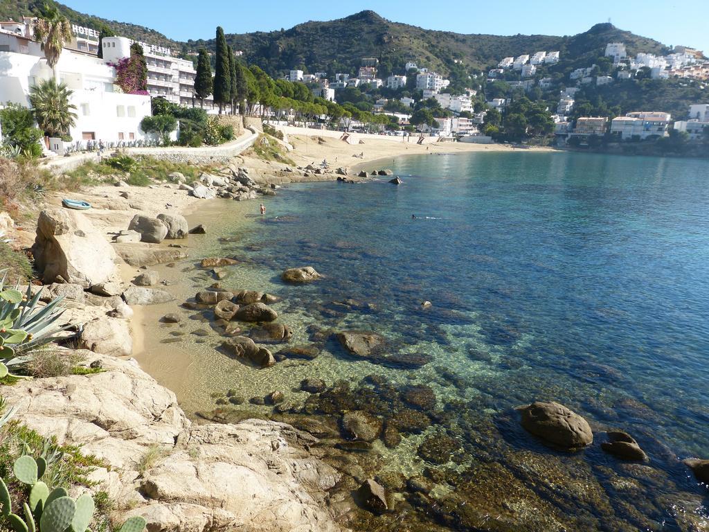 Апартаменты Roses Sobre El Mar Номер фото